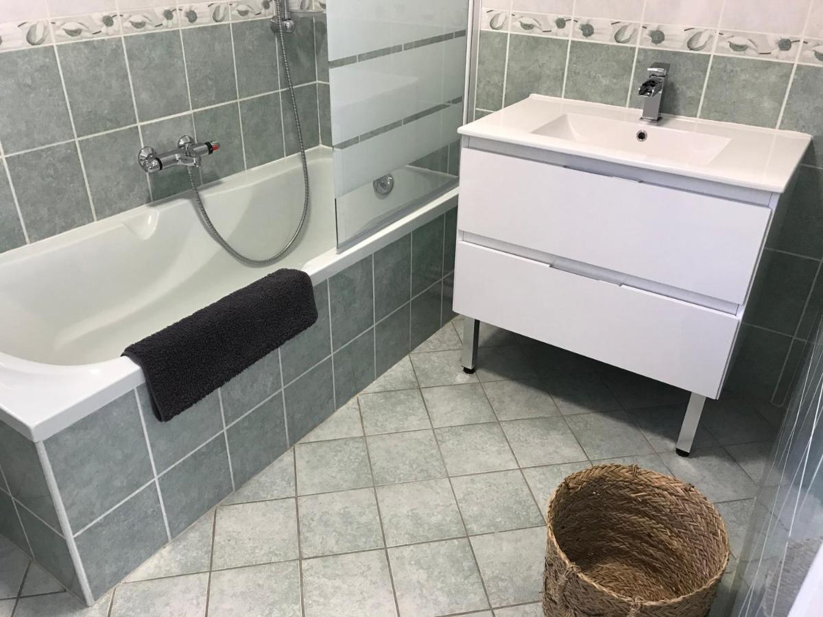 Meublé 3 étoiles, proche Plages débarquement dans les Marais du Cotentin à Carentan Extérieur photo